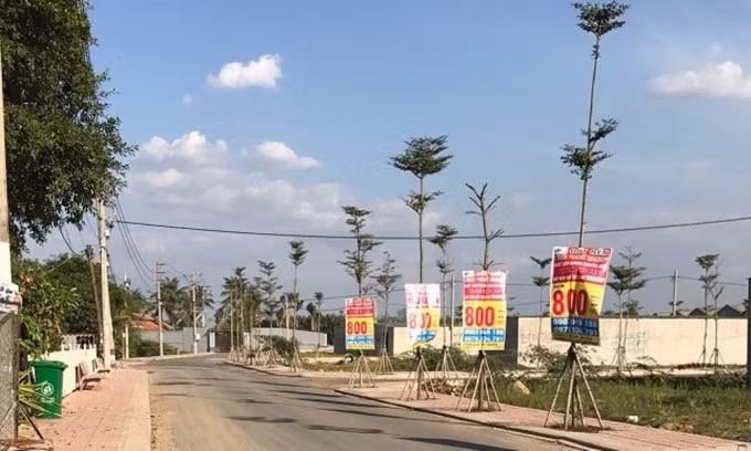 Đã có nhiều nhà đầu tư chứng khoán chốt lời, đầu tư sang bất động sản. (Ảnh minh họa)
