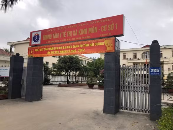 12 công dân nhập cảnh trái phép từ Campuchia hiện đã được đưa đi cách ly y tế tập trung tại Trung tâm y tế Kinh Môn.(Ảnh: Ngọc Ánh)