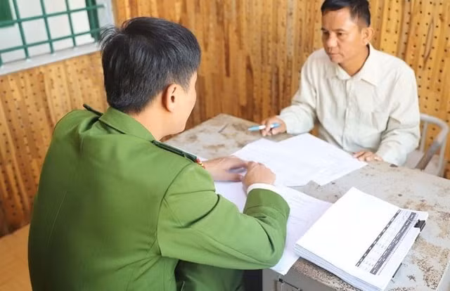 Đối tượng Đào Văn Dũng tại cơ quan Công an. Ảnh: dantri.com.vn