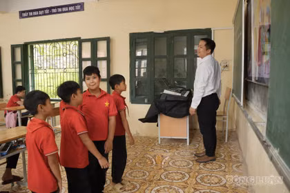 Từ 15/11, quỹ phụ huynh bị 'khai tử', hết thời 'góp rồi giao chi tiêu'