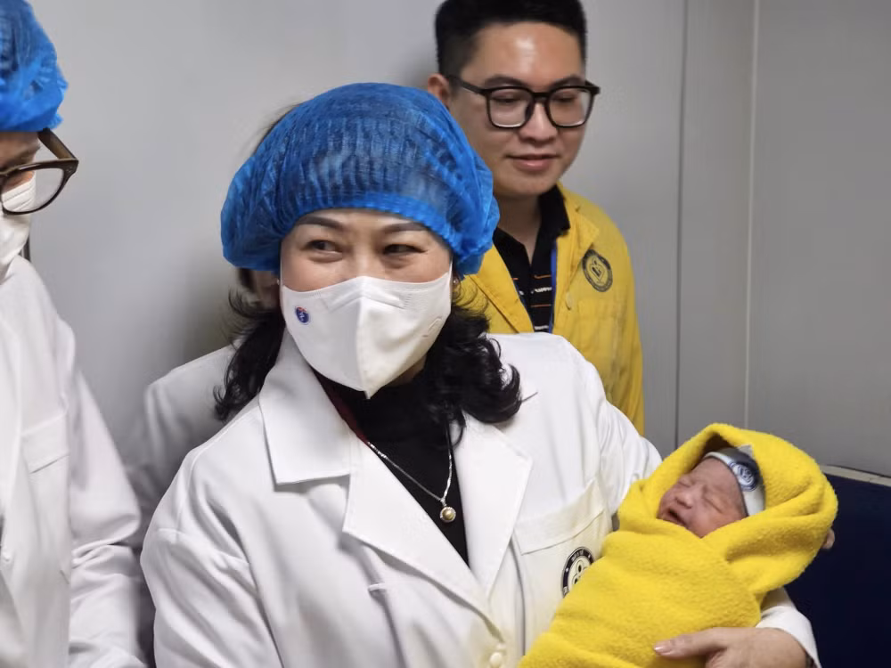 bo truong dao hong lan chuc tet cac be so sinh trong thoi khac giao thua hinh 3