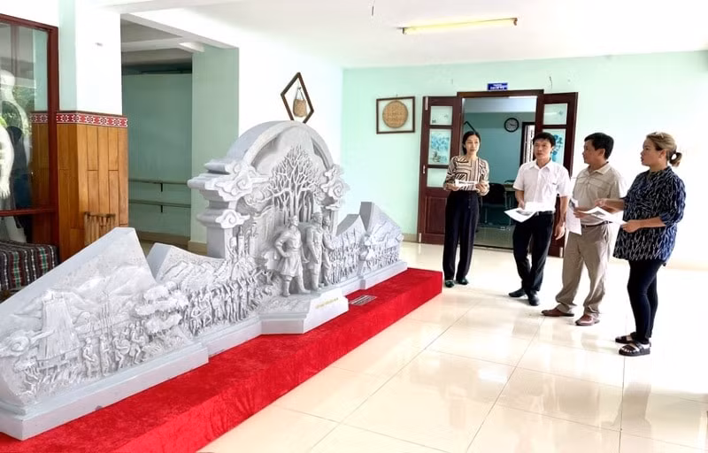gia lai lay y kien 2 mau phac thao tuong dai tay son tam kiet hinh 1