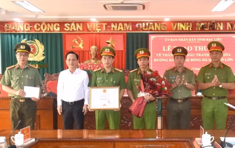 bac lieu khen thuong tap the ca nhan co thanh tich triet xoa duong day ca do bong da quy mo lon hinh 1