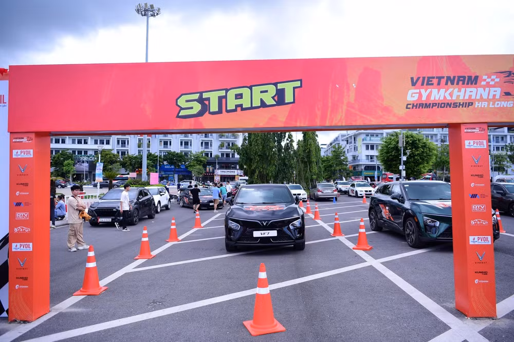 tay dua gymkhana bat ngo voi kha nang van hanh cua vinfast vf 7 hinh 1