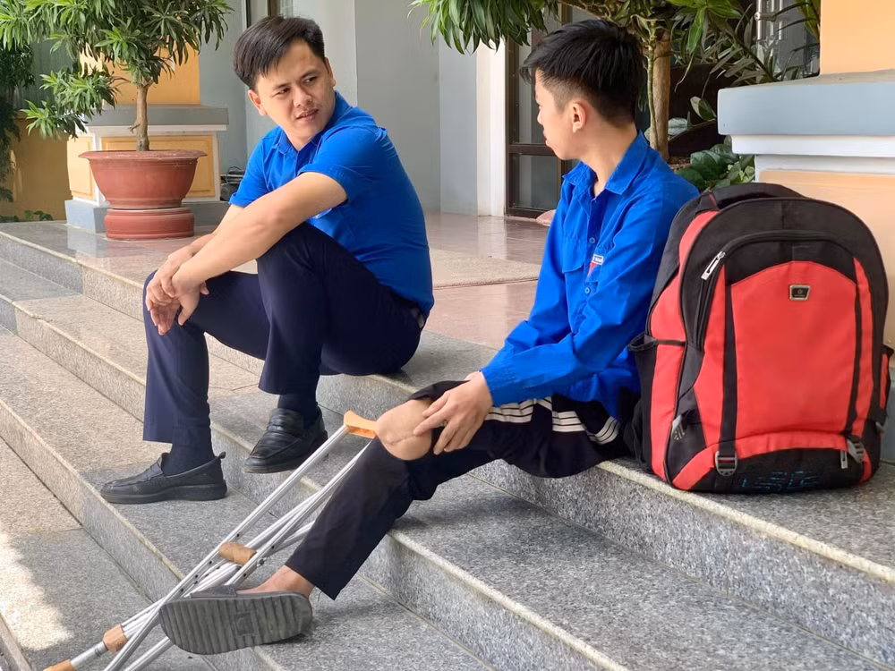 nghi luc phi thuong cua chang trai ung thu xuong voi uoc mo tro thanh thay giao hinh 2