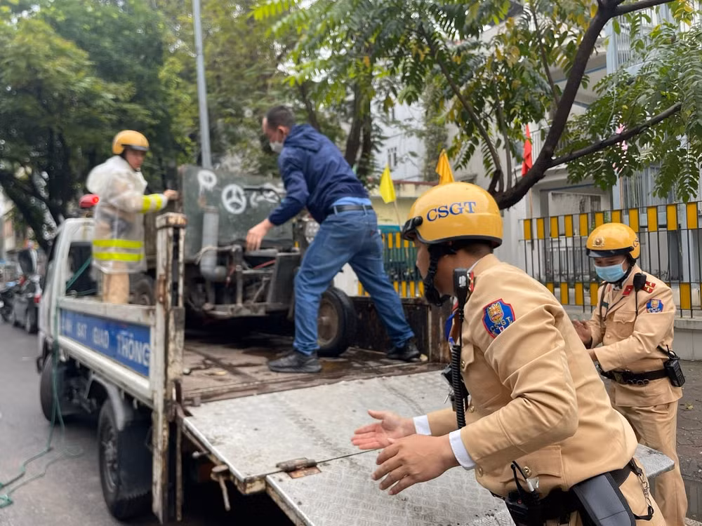 ha noi can cham dut tinh trang xe ba banh di vao duong vanh dai 3 tren cao hinh 3