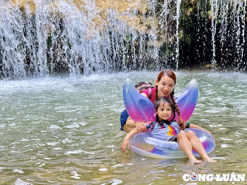 du khach do xo ve thac may 9 tang o xu thanh de giai nhiet hinh 11