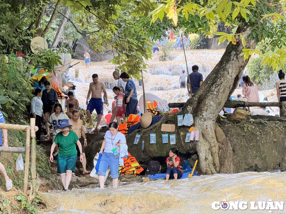 du khach do xo ve thac may 9 tang o xu thanh de giai nhiet hinh 10