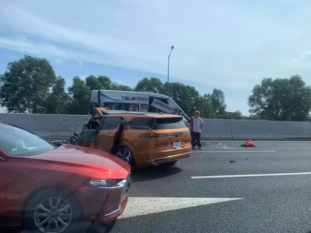 xac dinh nguyen nhan ban dau vu 3 xe o to dam lien hoan tren cao toc ha noi hai phong hinh 1