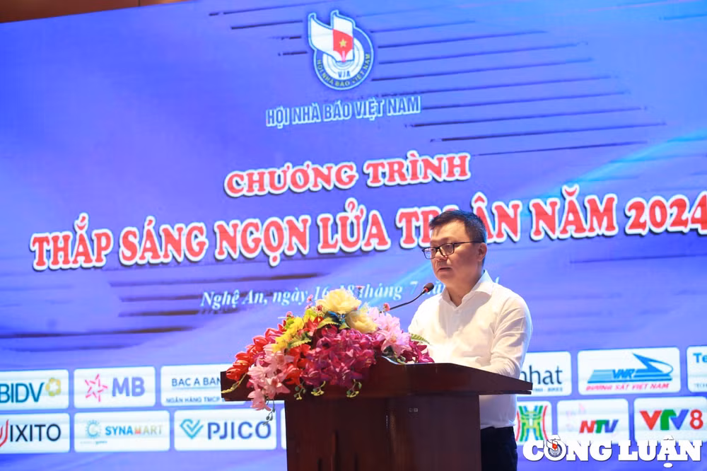 tri an cong lao nhung nguoi da cong hien hi sinh xuong mau cho doc lap tu do cua to quoc hinh 3