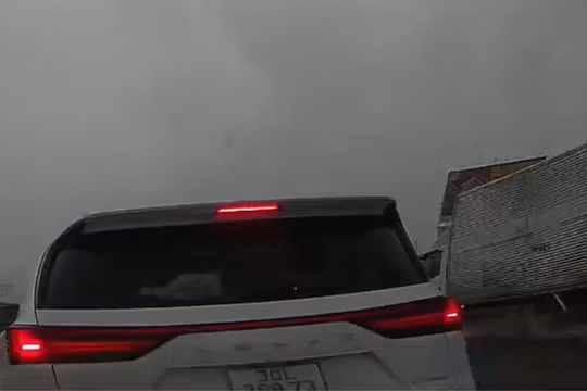 Ô tô lạng lách, chèn ép trên cao tốc trước vụ tai nạn liên hoàn, có dấu hiệu tội phạm