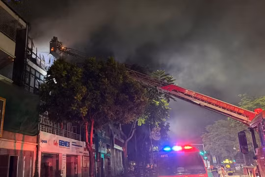 Hà Nội: Cháy nhà trong Khu đô thị Văn Phú