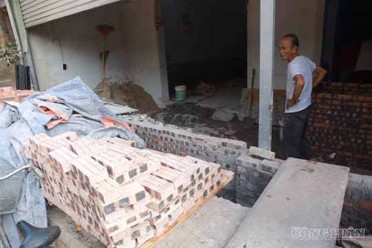 Cống thoát nước cao hơn 1m chắn lối vào nhà dân tại Hà Nội, có hộ tốn hơn 100 triệu đồng sửa nhà