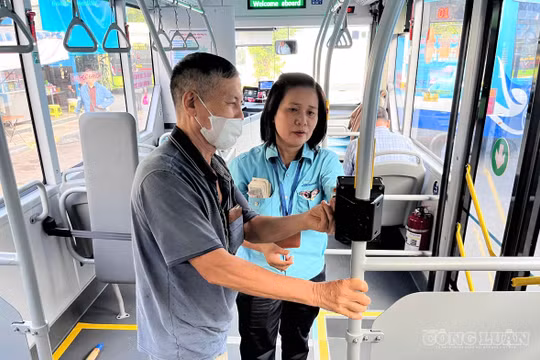 Sinh viên, người lao động nói gì về tuyến xe buýt điện kết nối Hà Nội - Hưng Yên