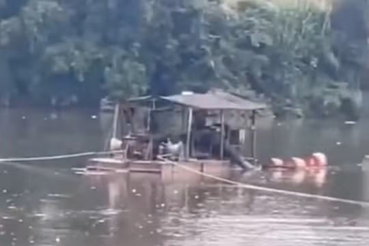 Kiểm tra mỏ cát ở Quảng Ngãi, Cảnh sát giao thông phát hiện dấu hiệu khai thác vượt phạm vi cấp phép