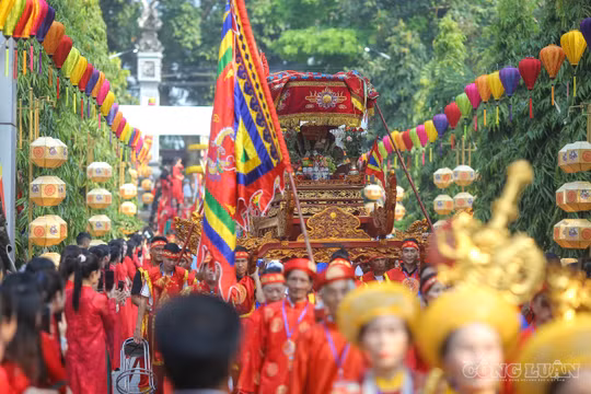 Hà Nội: Cận cảnh lễ rước kiệu trang nghiêm tại đền Hát Môn tưởng nhớ Hai Bà Trưng