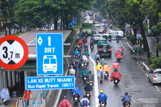 Hà Nội: Sáng ngày đầu tiên mở làn BRT, Giảng Võ - Láng Hạ khá thông thoáng