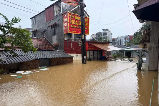 Ngập sâu nhiều điểm ở Lạng Sơn, hàng chục hộ dân phải di dời khẩn cấp
