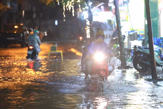 Mưa lớn bao trùm Bắc Bộ, Hà Nội mưa diện rộng từ đêm nay