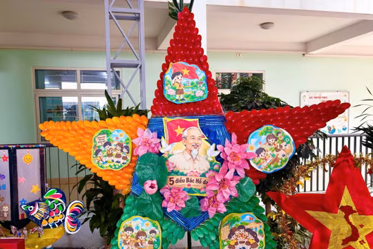 Học sinh háo hứng khi tham gia các chương trình về Trung thu ở trường học. Ảnh: T. Hùng