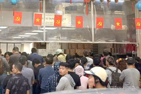 Thị trường bánh Trung thu tại Hà Nội: Bánh truyền thống đắt khách, quầy vỉa hè đìu hiu