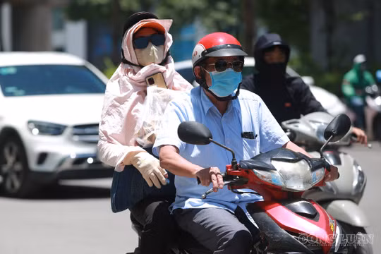 Nắng nóng đỉnh điểm ở miền Bắc, Hà Nội tiệm cận 40 độ C