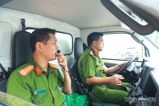 Cận cảnh Công an, Cảnh sát giao thông bảo đảm an ninh tại điểm thi lại Tuyên Quang