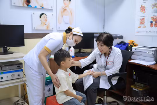Cà Mau: Khám sàng lọc tim bẩm sinh miễn phí cho trẻ em