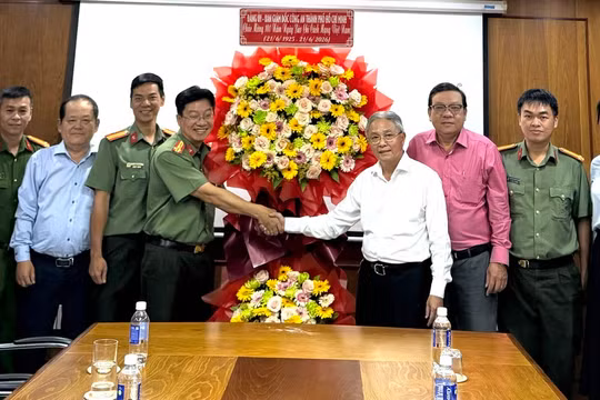 Lãnh đạo Công an TP HCM thăm, chúc mừng Hội Nhà báo Việt Nam nhân Ngày Báo chí Cách mạng Việt Nam