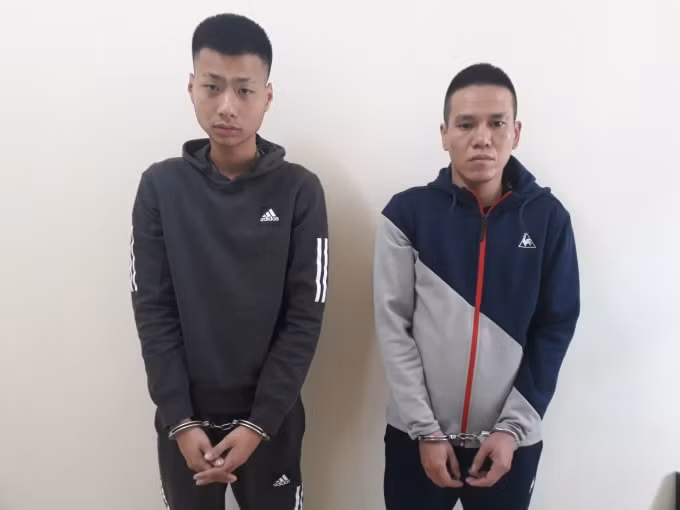 bat giu 2 doi tuong no sung vao nha dan tai thanh hoa hinh 1
