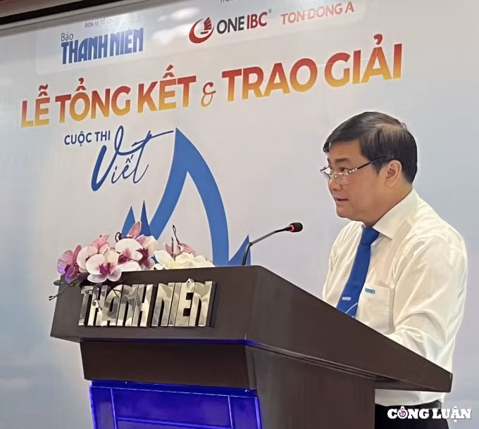 bao thanh nien trao giai va tong ket cuoc thi viet chu de song dep hinh 2