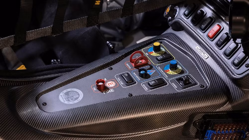 mau xe dua mercedes amg gt track series so huu suc manh len den 778 ma luc hinh 6