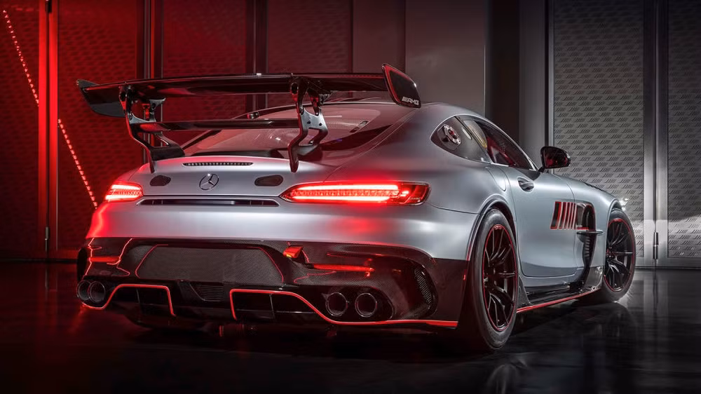 mau xe dua mercedes amg gt track series so huu suc manh len den 778 ma luc hinh 3