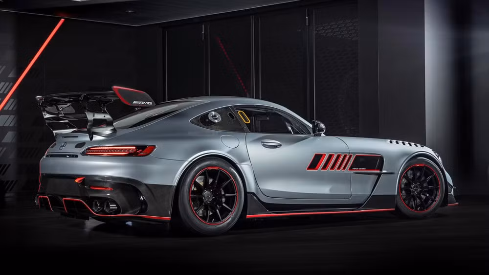 mau xe dua mercedes amg gt track series so huu suc manh len den 778 ma luc hinh 2