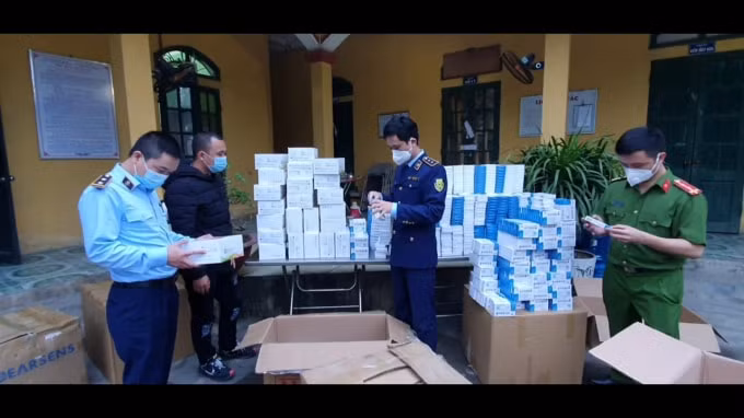 hung yen phat hien 9x buon kit test va thuoc dieu tri covid 19 khong hop phap hinh 2