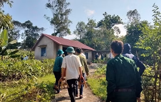 cu ba bi sat hai voi nhieu vet chem nghi pham la con gai hinh 1