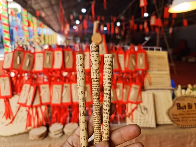 nghe nhan khoac hon thien vao than tre viet hinh 13