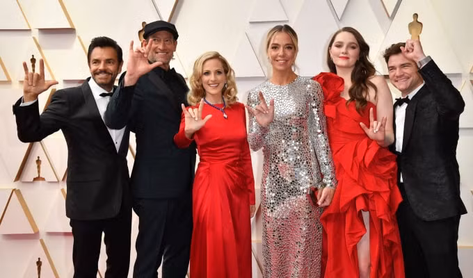 le trao giai oscar 2022 tung bung man khoe sac cua cac sao hollywood hinh 21