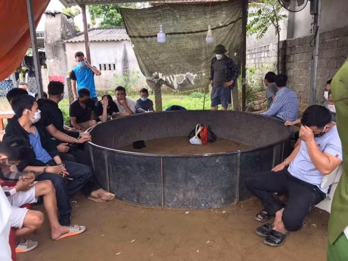 bat giu 17 doi tuong da ga an tien tai nghe an hinh 1