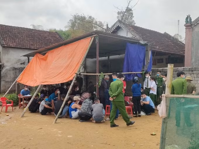 bat giu 17 doi tuong da ga an tien tai nghe an hinh 2