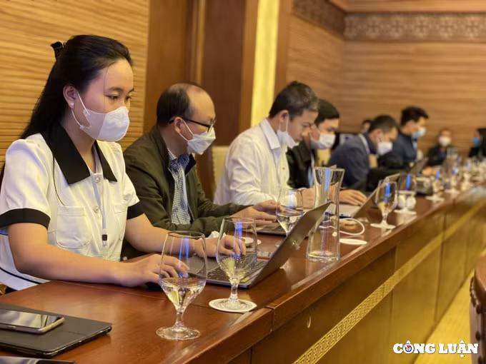 hon 60 phong vien nha bao dua tin tai hoi nghi gap go thanh hoa han quoc hinh 2