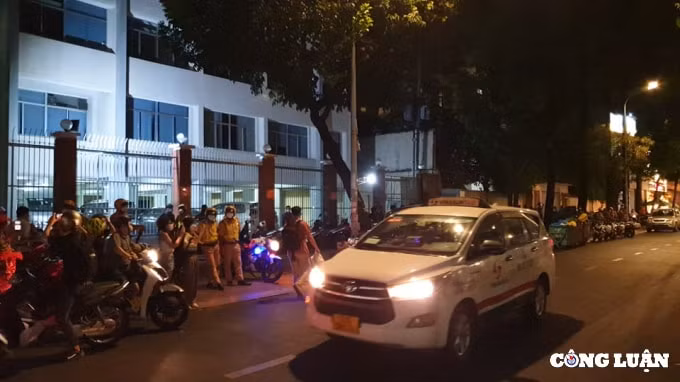 hinh anh cong an co mat tai nha rieng thuc hien lenh bat ba nguyen phuong hang hinh 7