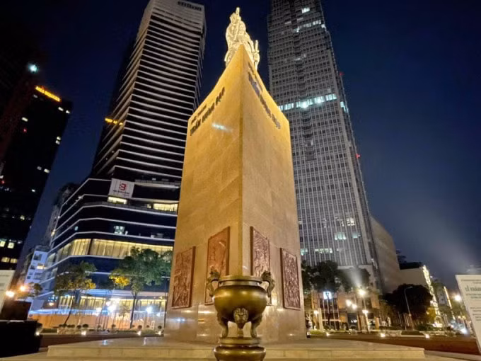 su kien van hoa noi bat trong tuan tp hcm dat lai lu huong tai tuong dai tran hung dao hinh 1