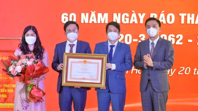 bao thanh hoa don nhan bang khen cua thu tuong chinh phu hinh 1