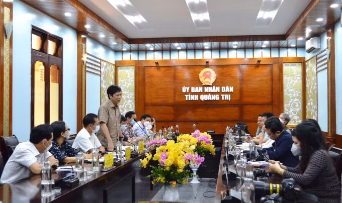 sap dien ra trien lam quang tri ban hung ca vang mai hinh 1
