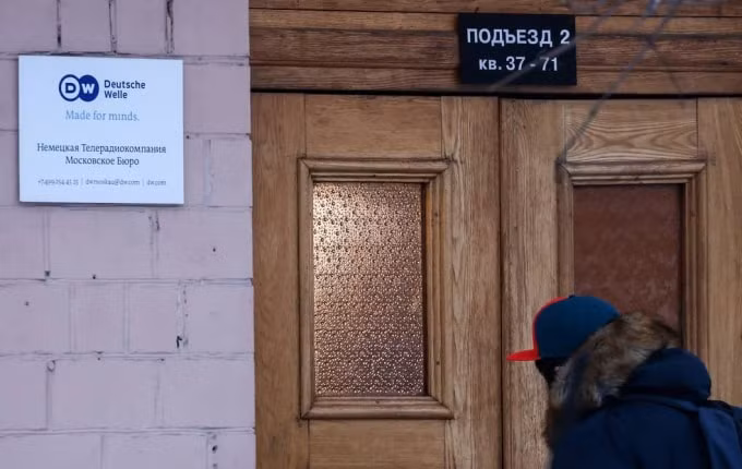 nga them kenh deutsche welle cua duc vao danh sach cac diep vien nuoc ngoai hinh 1