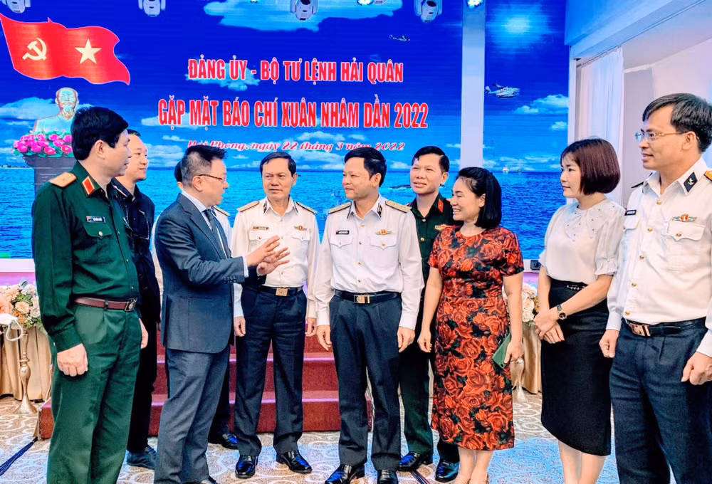 tang cuong phoi hop tuyen truyen giua quan chung hai quan voi cac co quan bao chi hinh 2
