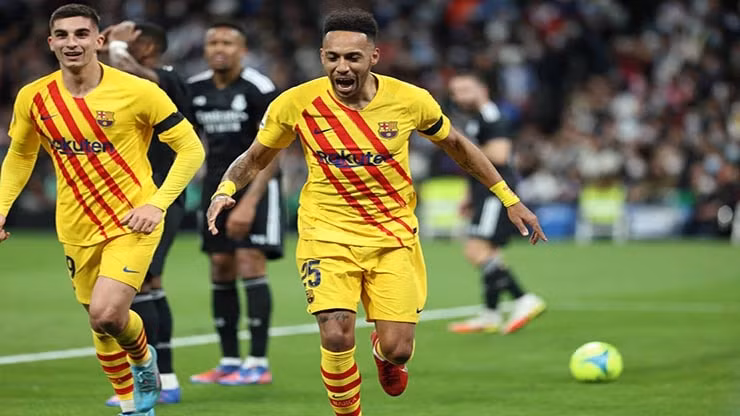 aubameyang toa sang tai el clasico de di vao lich su barcelona hinh 1