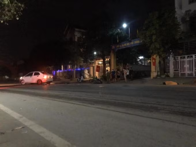 hoa binh va cham giua o to va xe may nam thanh nien tu vong hinh 1