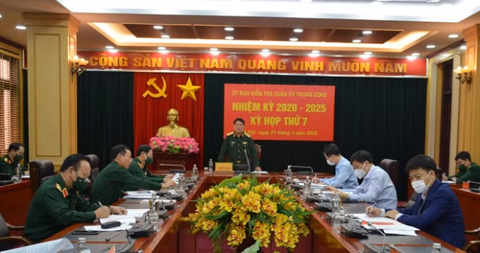 de nghi thi hanh ky luat ban thuong vu dang uy hoc vien quan y va 12 quan nhan hinh 1